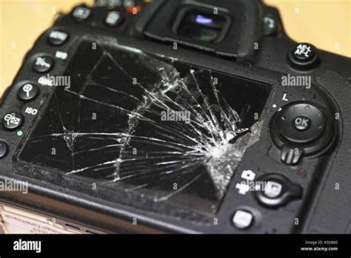 Can a camera lens be repaired